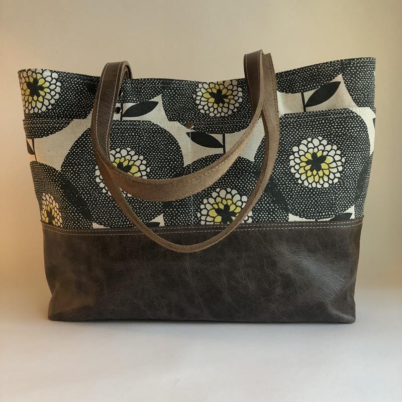 CARRYALL TOTE: FLOWERFIELDS,RED STAGGERWING,CAT003