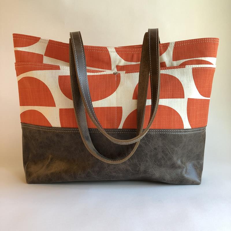 CARRYALL TOTE: VIBRANT ORANGE,RED STAGGERWING,CARRY ALL VIB ORANGE