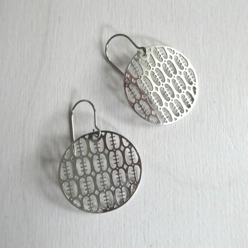 SMALL RHODIUM DROP EARRING: FRIENDSHIP,AKAKPO & CO,71324-05