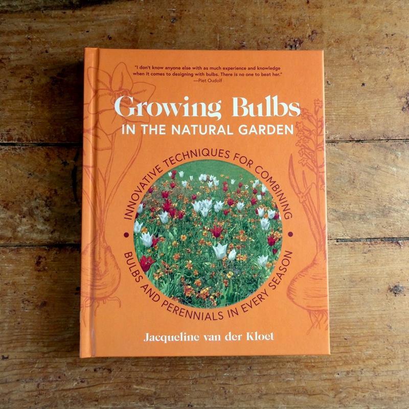 GROWING BULBS IN THE NATURAL GARDEN,9781643264028